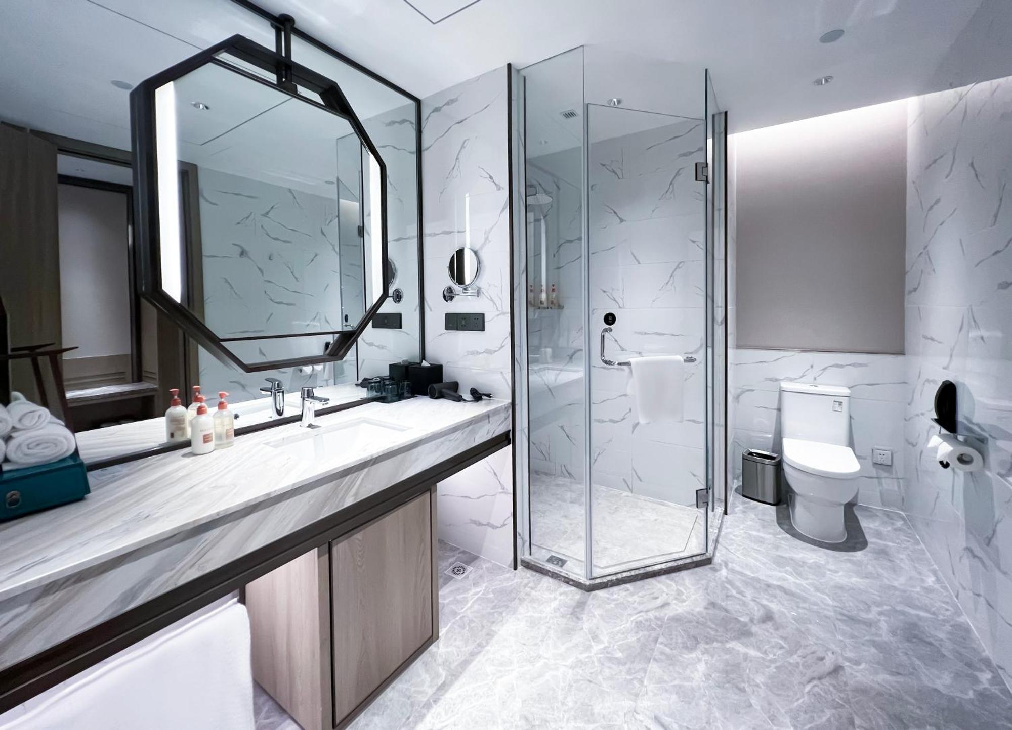 Crowne Plaza Hangzhou Linping By Ihg Exterior photo